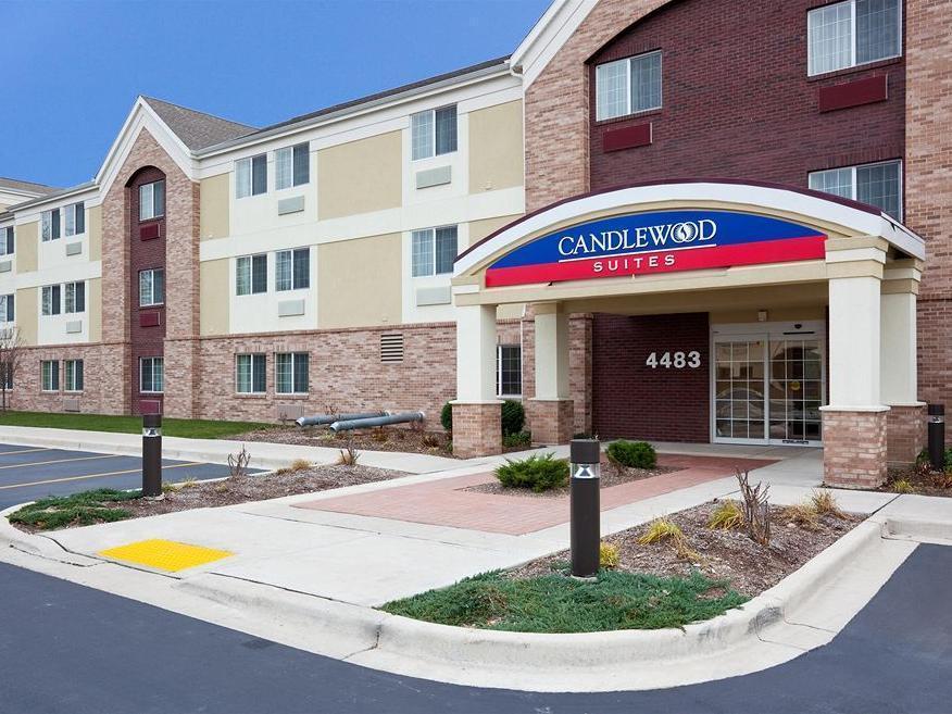 Candlewood Suites Milwaukee Brown Deer, An Ihg Hotel Bagian luar foto