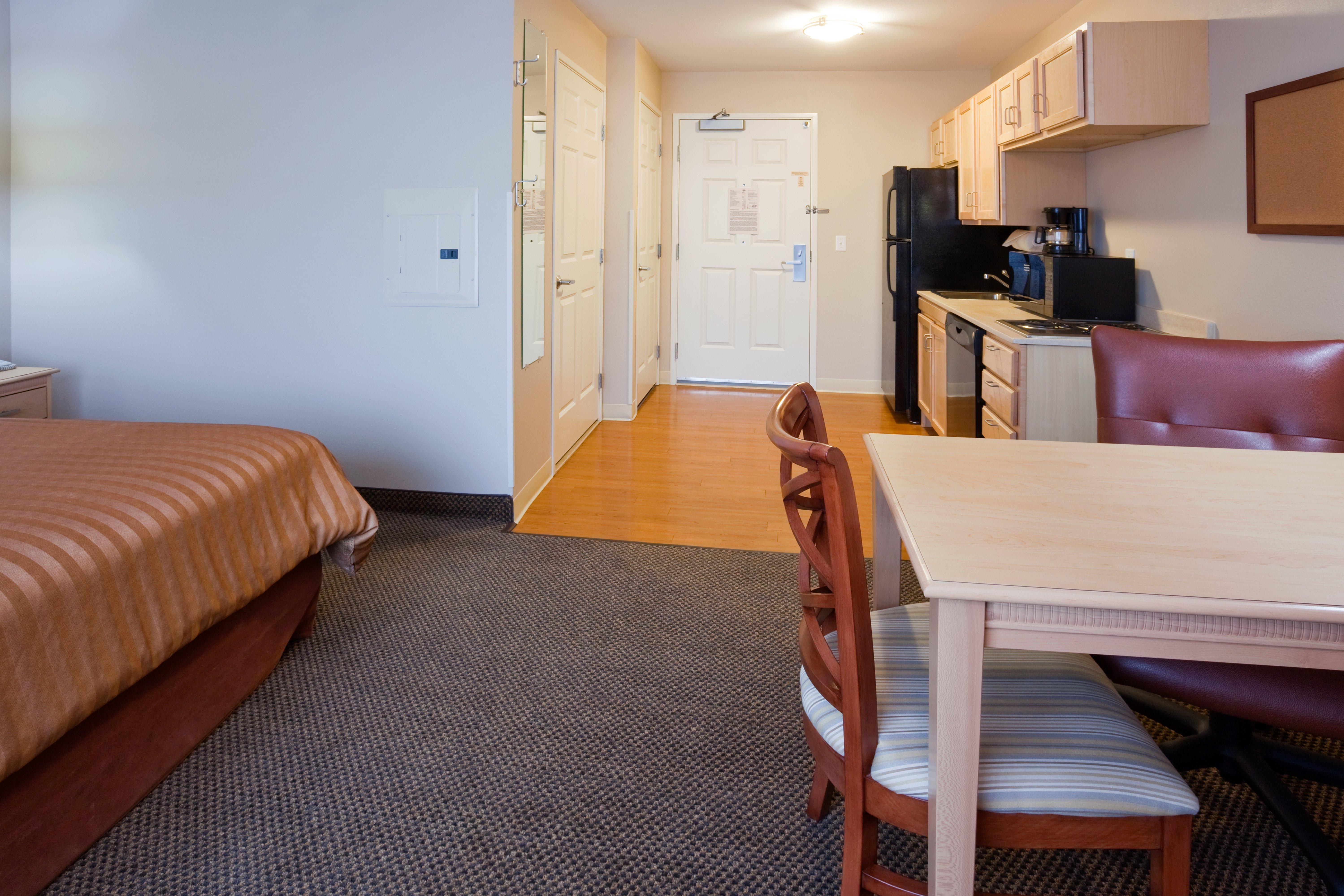 Candlewood Suites Milwaukee Brown Deer, An Ihg Hotel Bagian luar foto