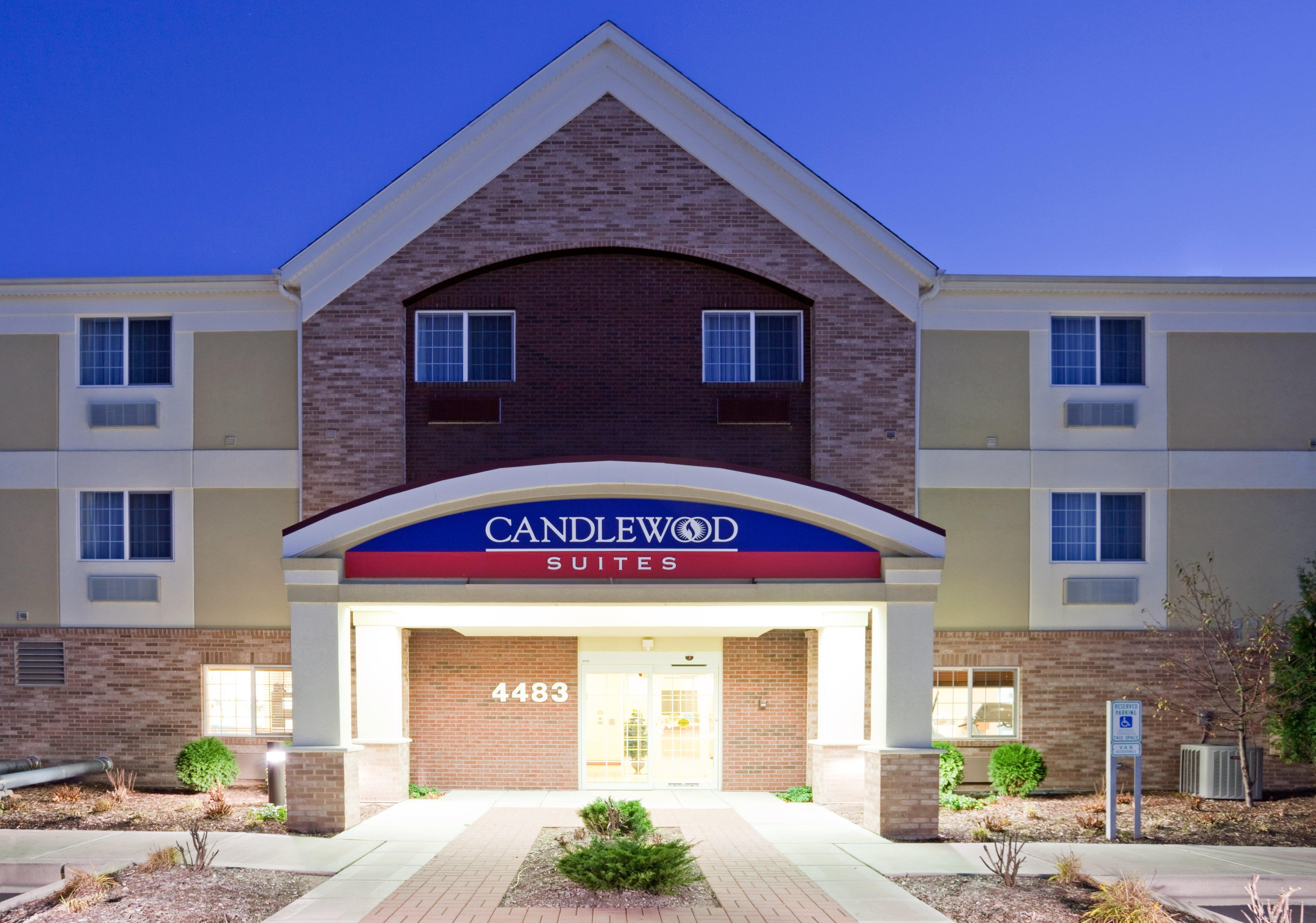 Candlewood Suites Milwaukee Brown Deer, An Ihg Hotel Bagian luar foto