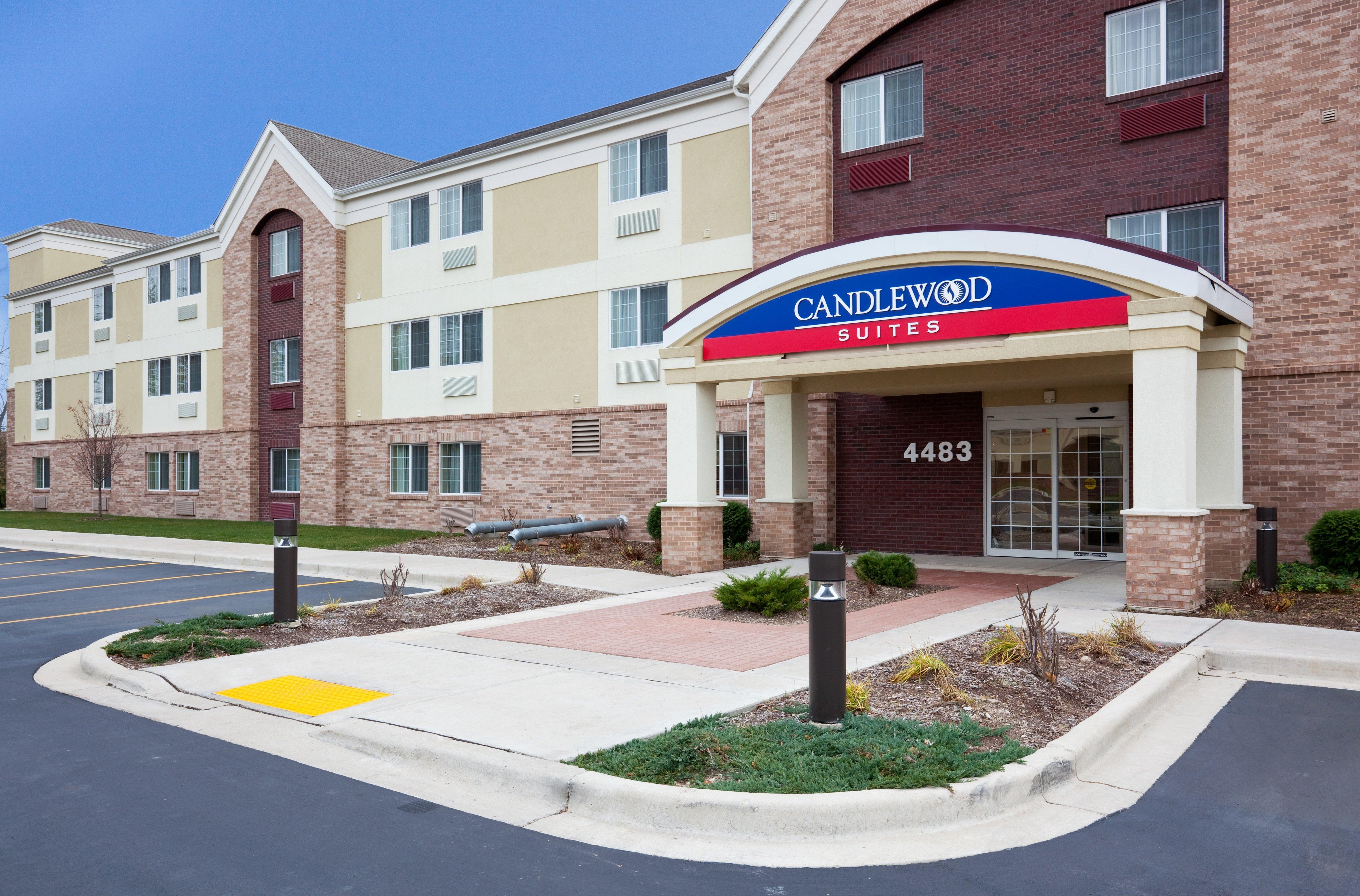 Candlewood Suites Milwaukee Brown Deer, An Ihg Hotel Bagian luar foto