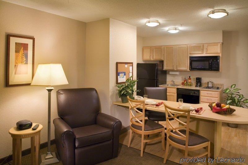 Candlewood Suites Milwaukee Brown Deer, An Ihg Hotel Ruang foto